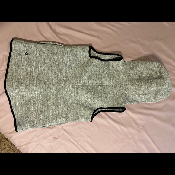 Women’s Lulu sleeveless hoodie - Picture 3 of 4